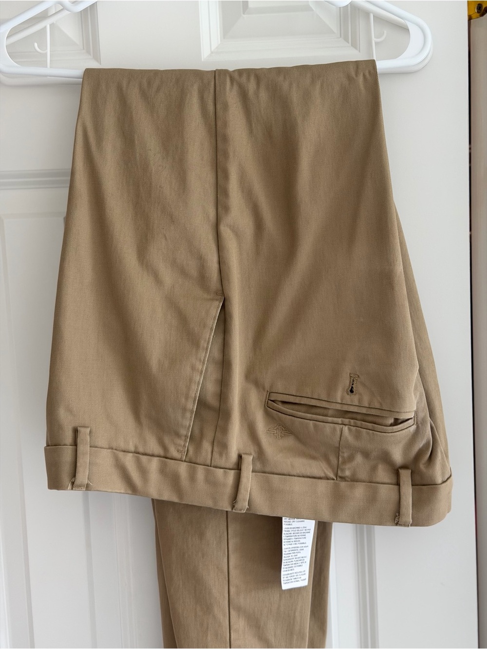 Dockers Men's Khaki/Tan Classic Chino Pants